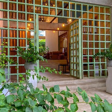 Coza Ceylon Hotel Dehiwala-Mount Lavinia Екстериор снимка