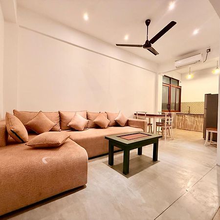 Coza Ceylon Hotel Dehiwala-Mount Lavinia Екстериор снимка