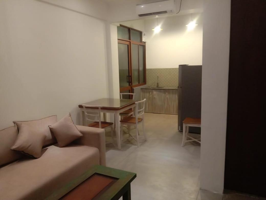 Coza Ceylon Hotel Dehiwala-Mount Lavinia Екстериор снимка