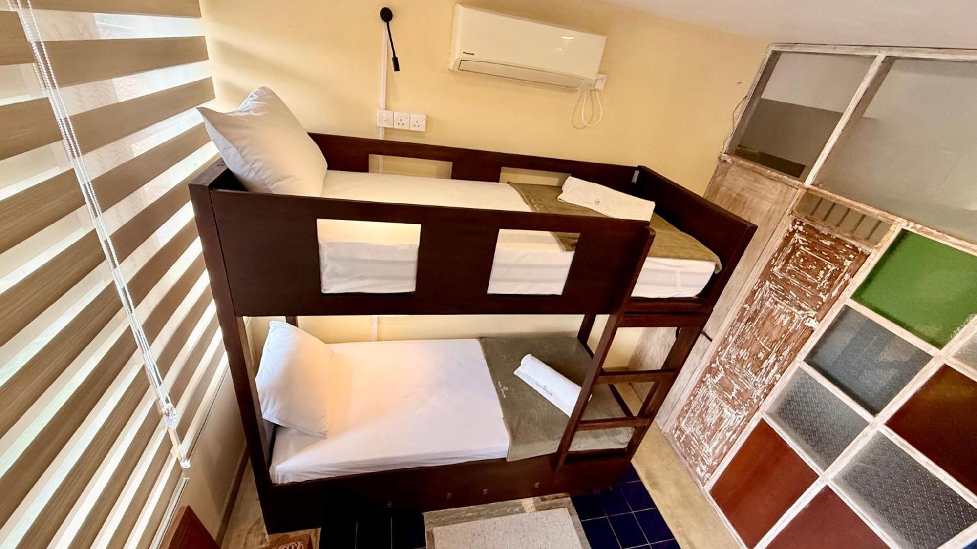 Coza Ceylon Hotel Dehiwala-Mount Lavinia Екстериор снимка