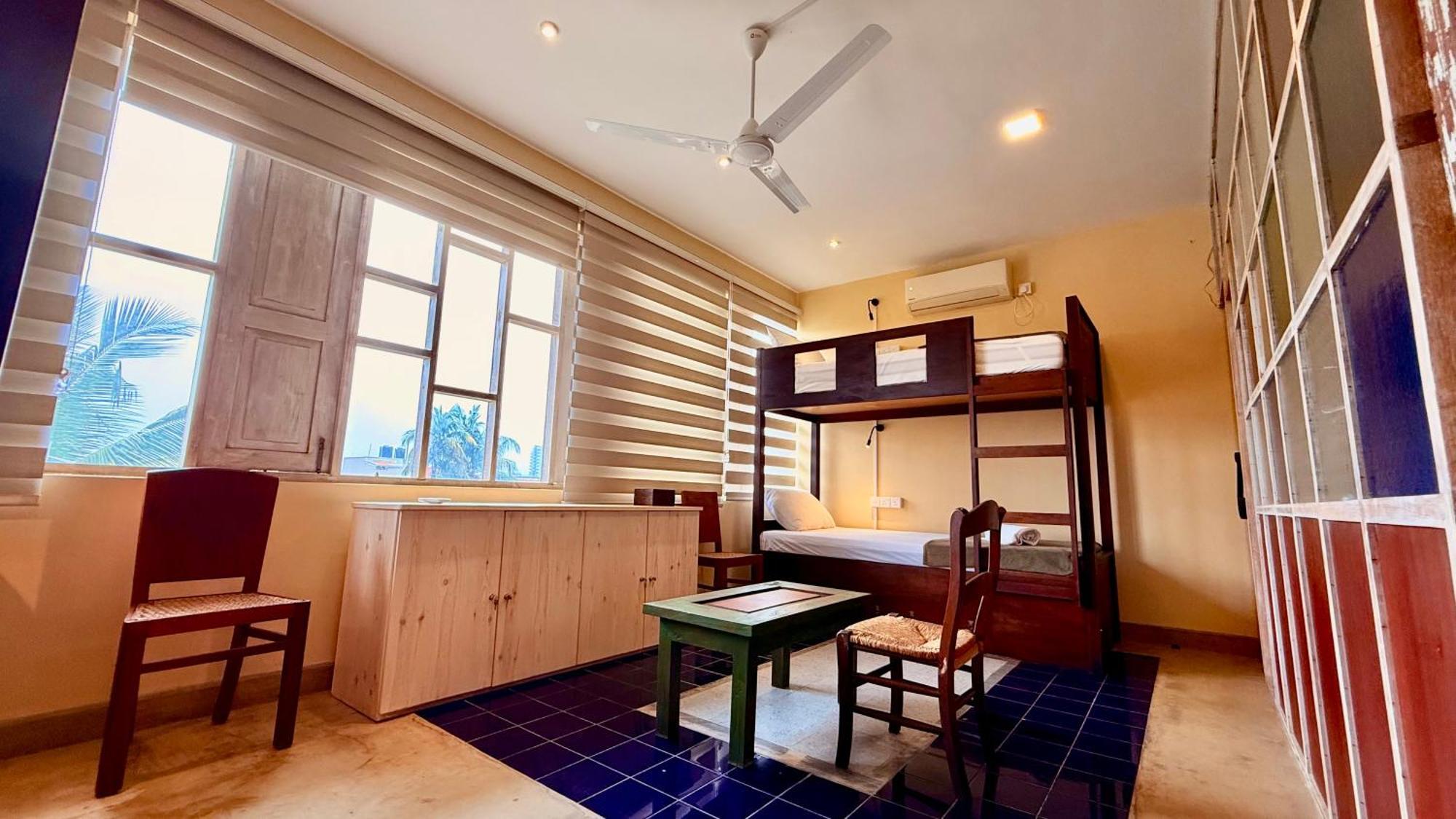 Coza Ceylon Hotel Dehiwala-Mount Lavinia Екстериор снимка