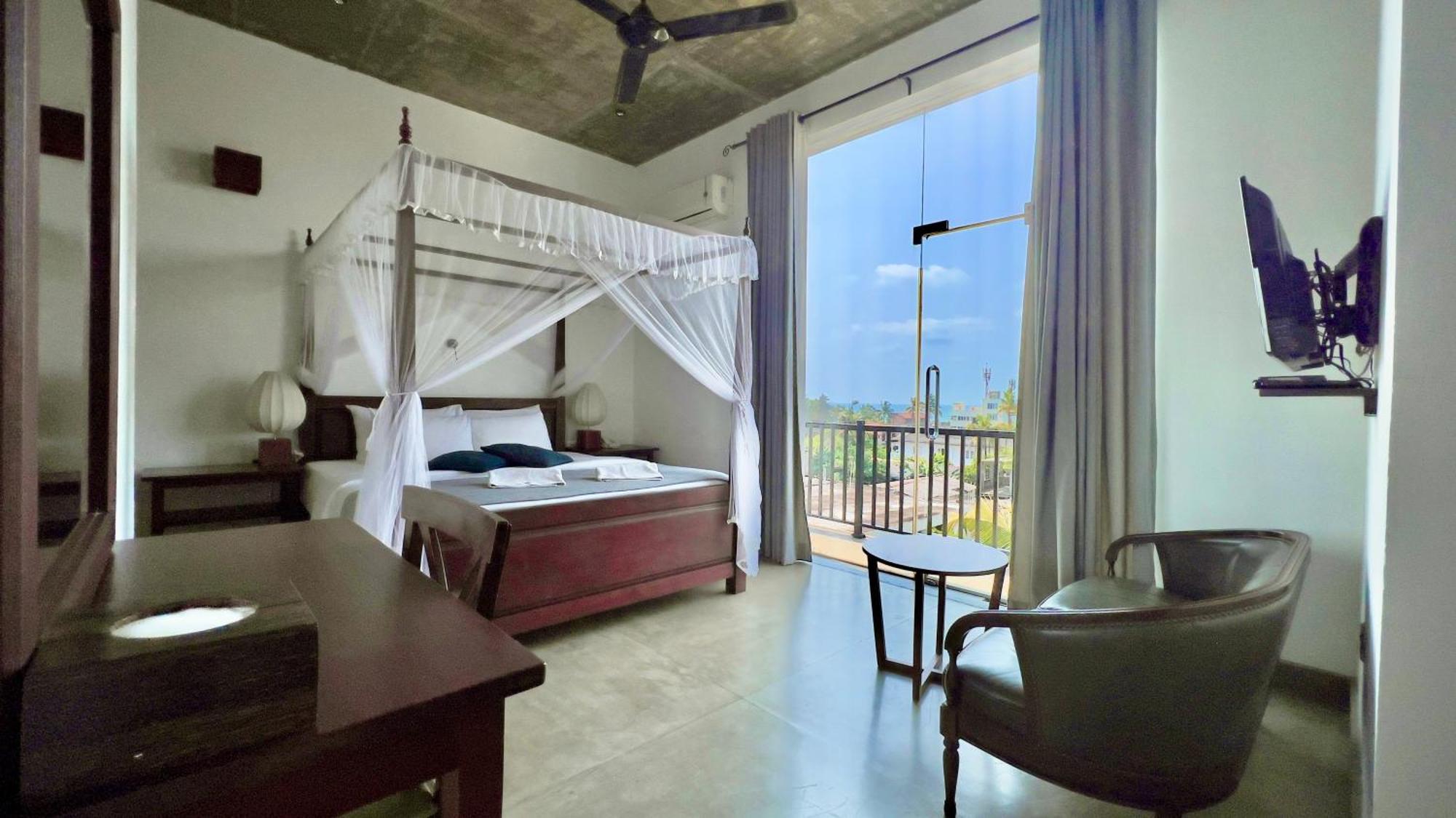 Coza Ceylon Hotel Dehiwala-Mount Lavinia Екстериор снимка